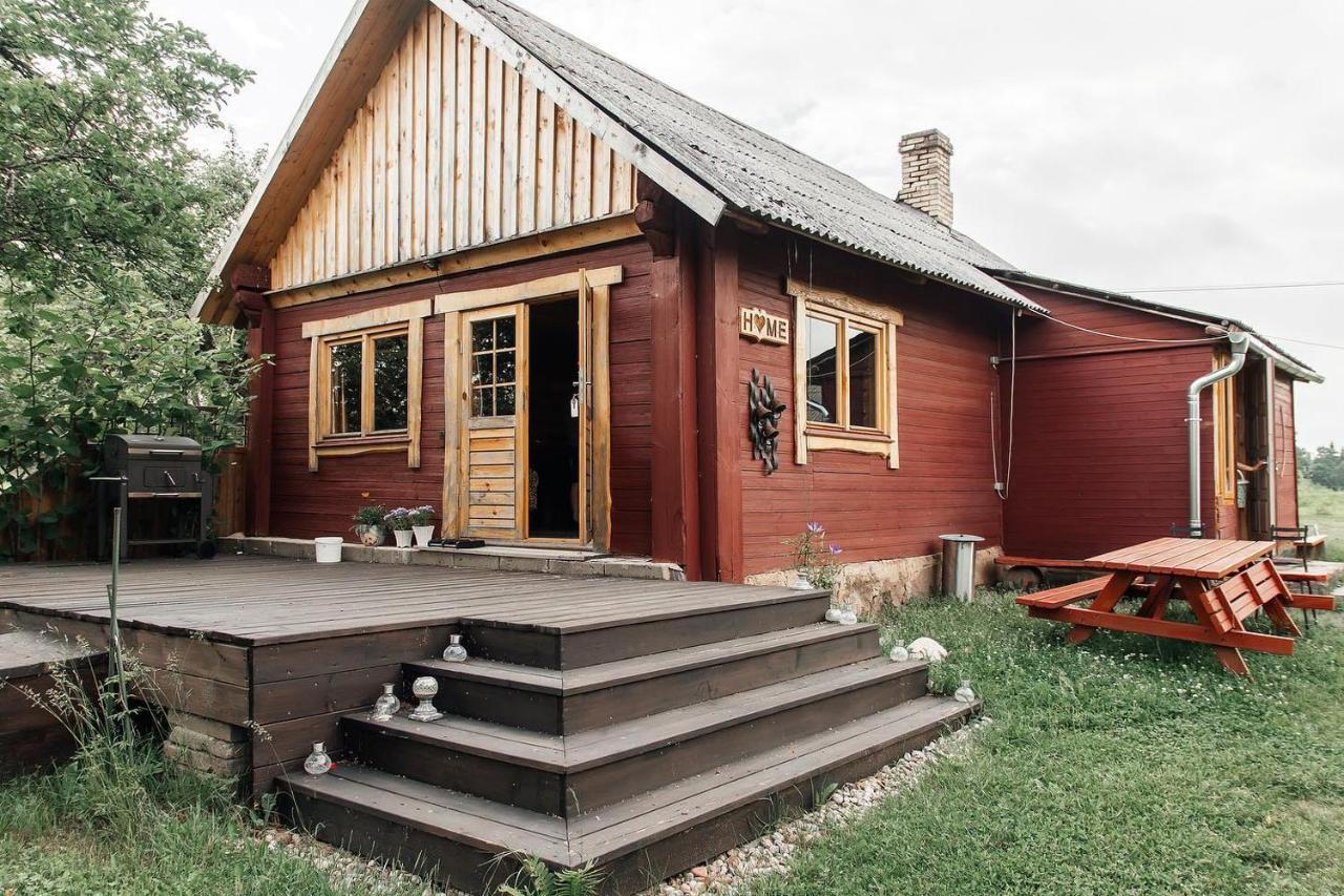 Starp Debesim Un Zemi Guest House Krāslava Exterior foto