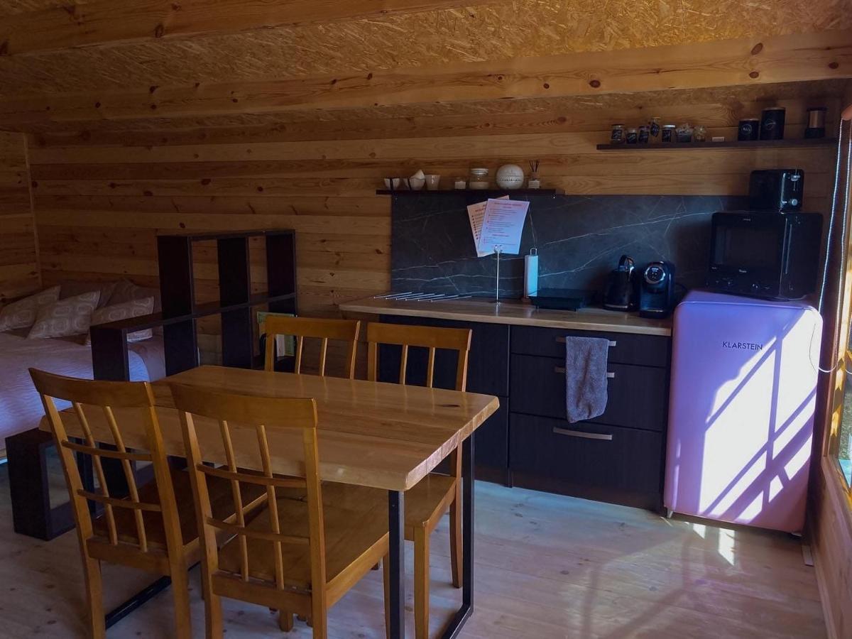 Starp Debesim Un Zemi Guest House Krāslava Exterior foto