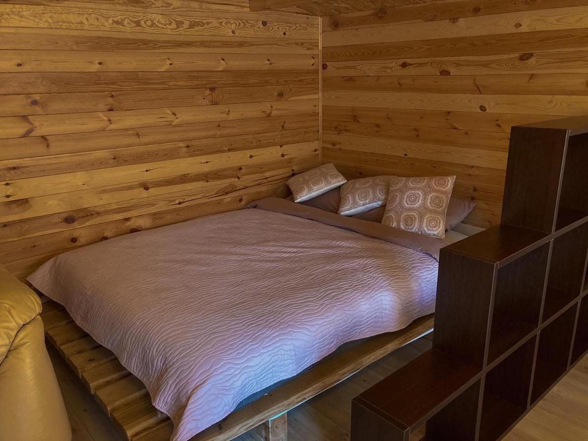 Starp Debesim Un Zemi Guest House Krāslava Exterior foto