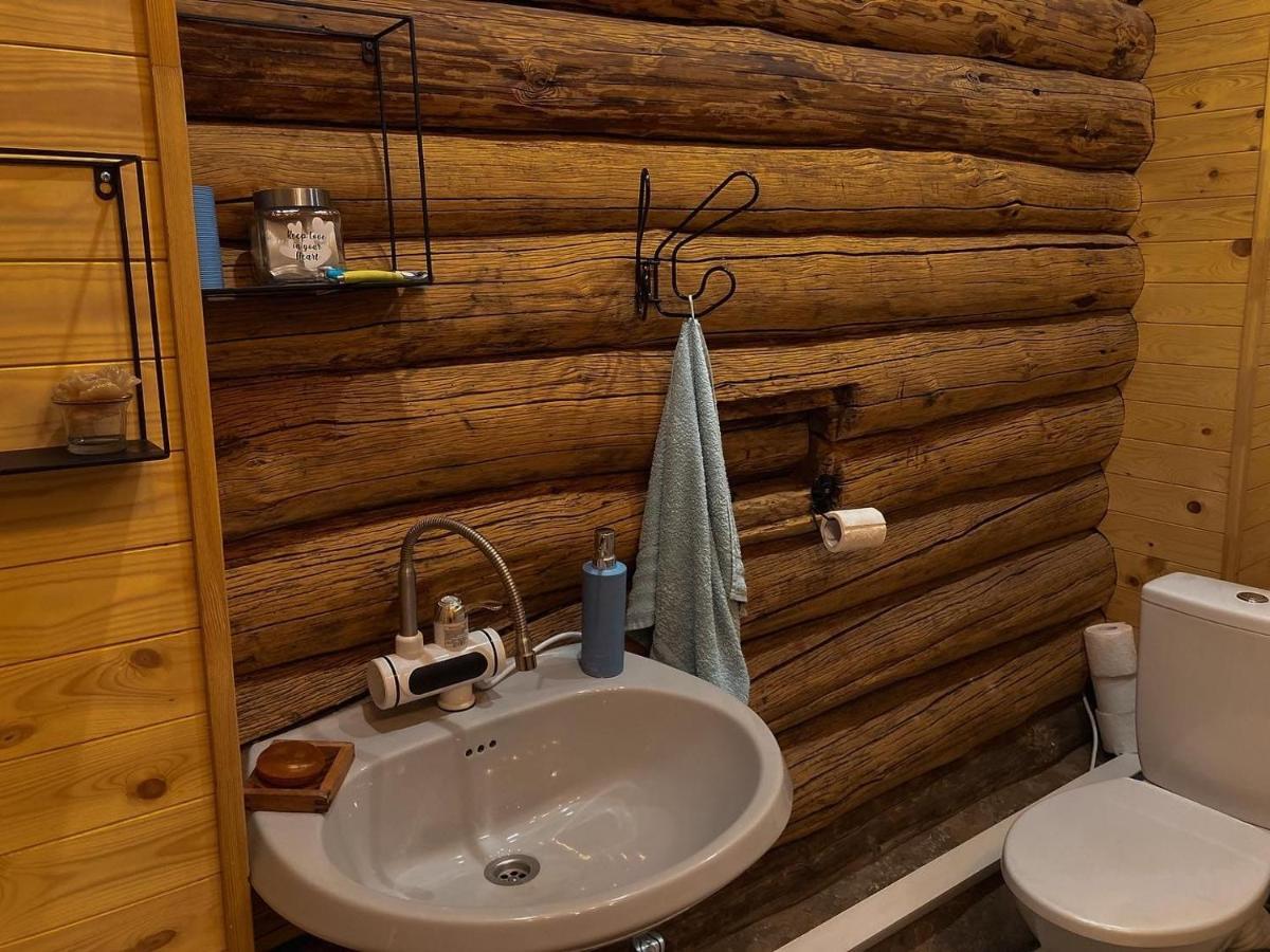 Starp Debesim Un Zemi Guest House Krāslava Exterior foto
