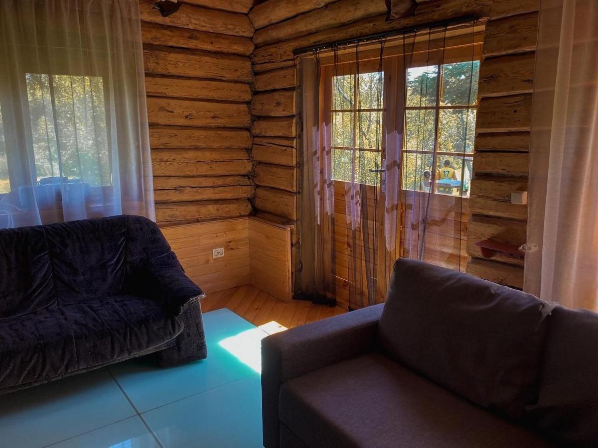 Starp Debesim Un Zemi Guest House Krāslava Exterior foto