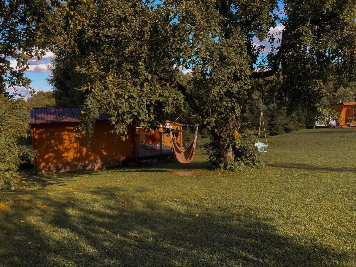 Starp Debesim Un Zemi Guest House Krāslava Exterior foto