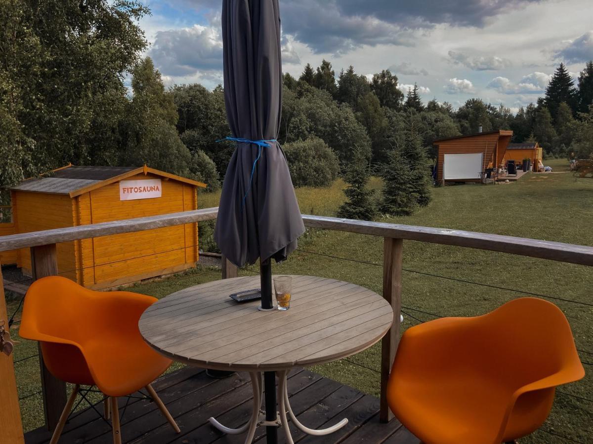 Starp Debesim Un Zemi Guest House Krāslava Exterior foto