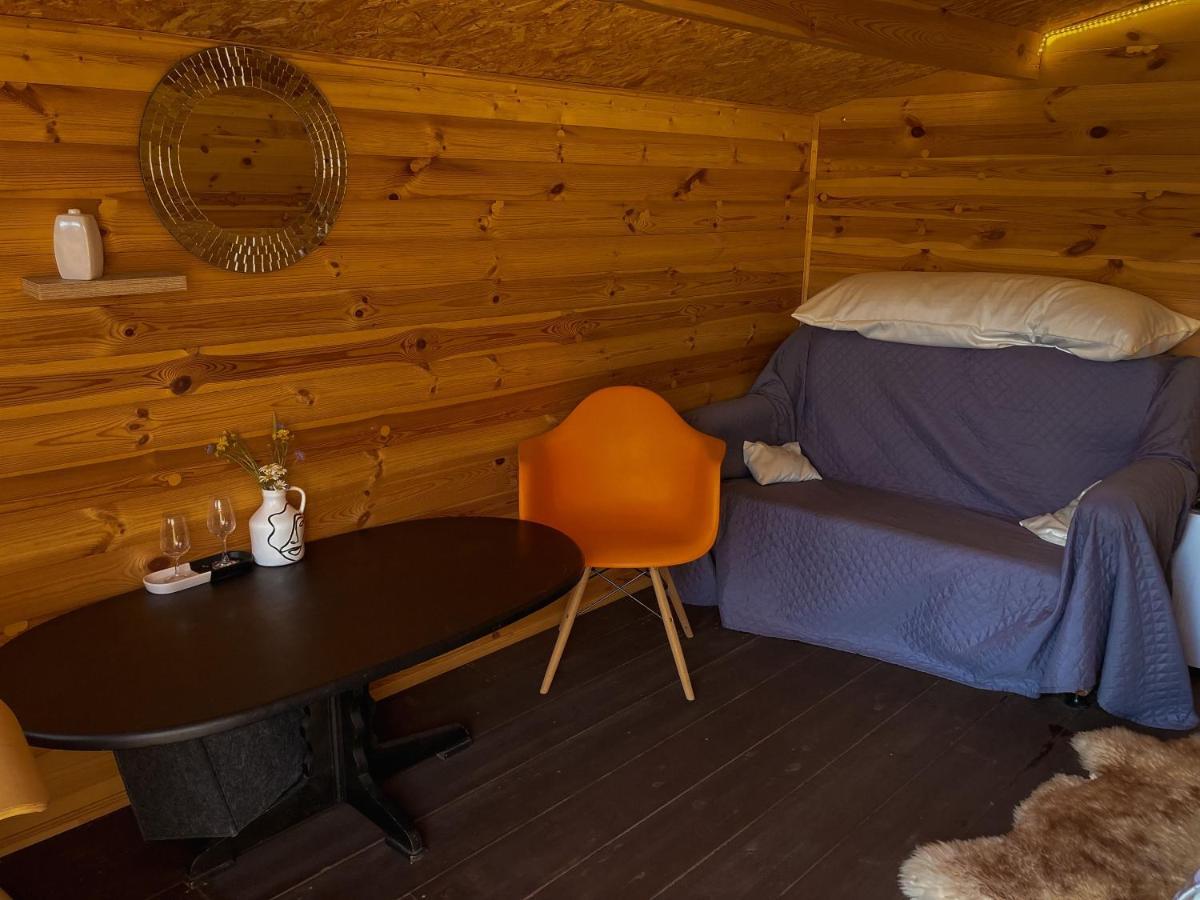 Starp Debesim Un Zemi Guest House Krāslava Exterior foto
