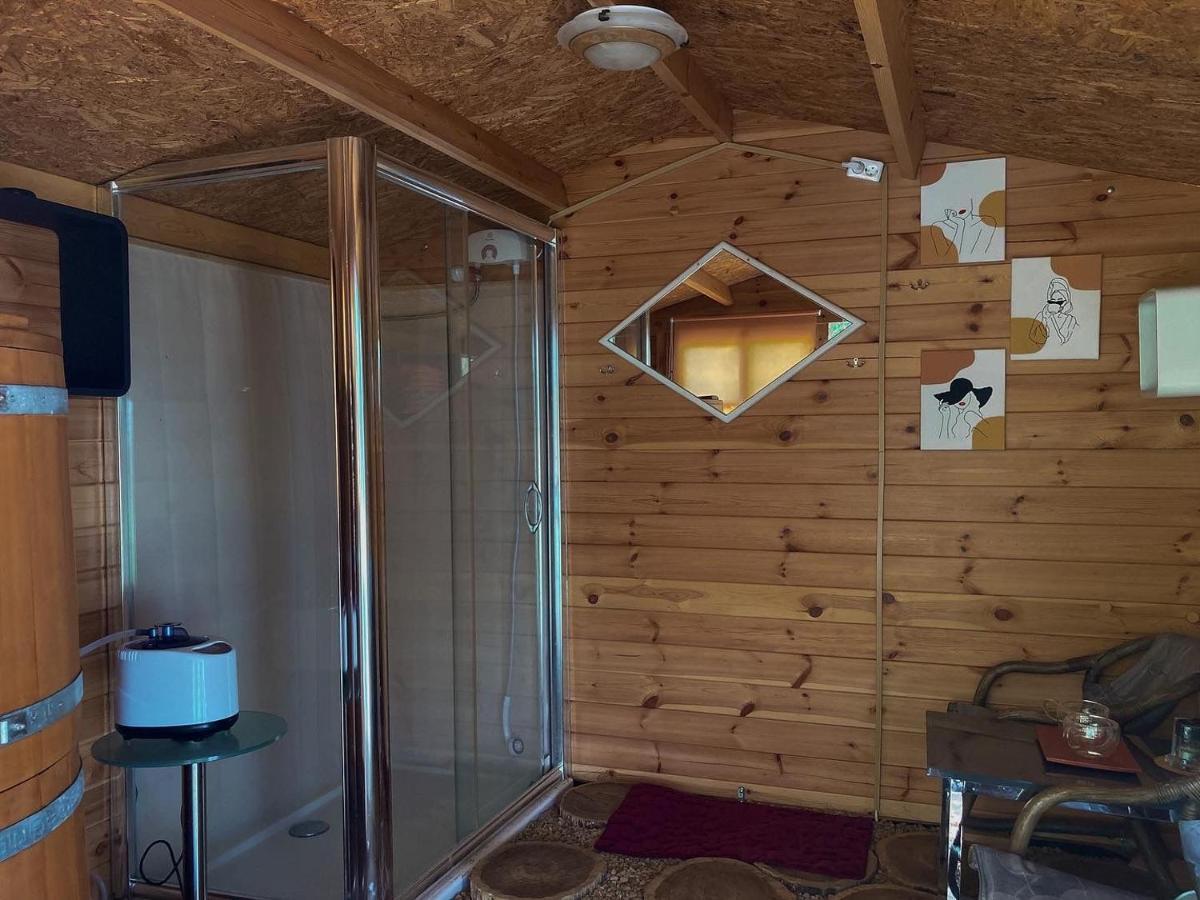 Starp Debesim Un Zemi Guest House Krāslava Exterior foto