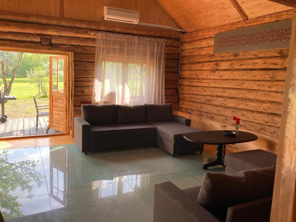 Starp Debesim Un Zemi Guest House Krāslava Exterior foto
